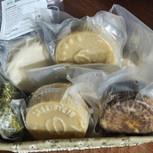 BOX 5 forme vegane: mix di prodotti "stagionati" e "freschi"